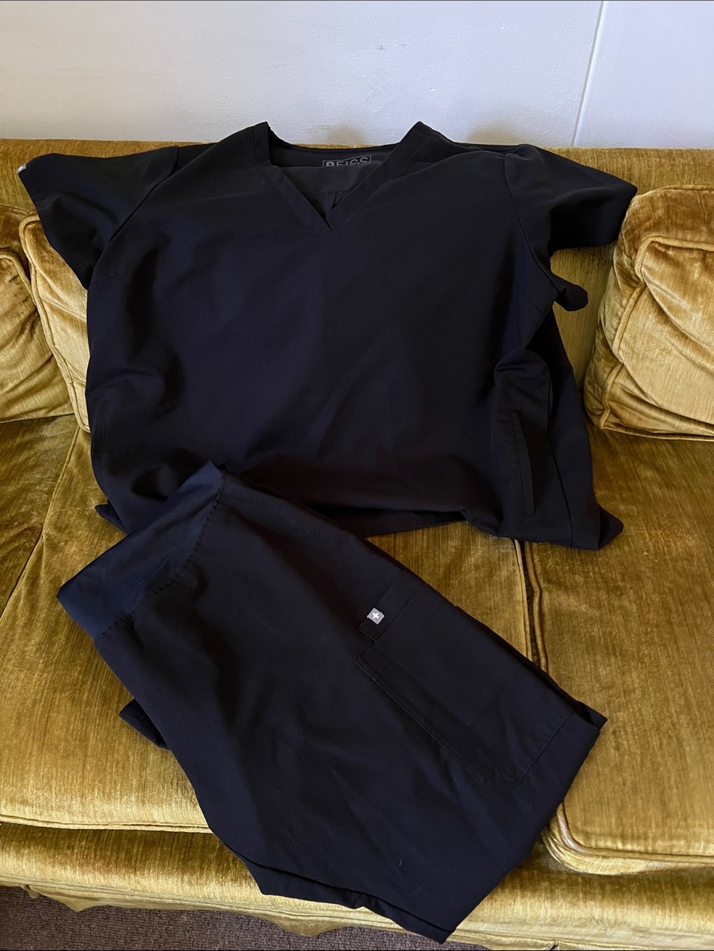 Figs Maternity Black V-Neck Scrub Top and Pants Set size XXL